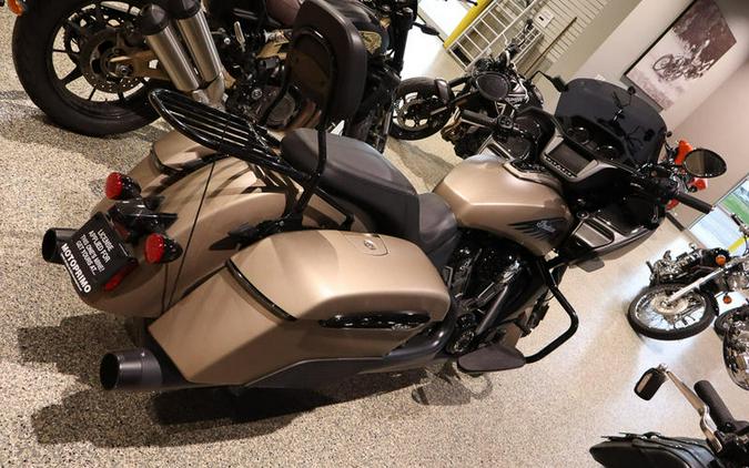 2020 Indian Motorcycle® Challenger Dark Horse Sandstone Smoke