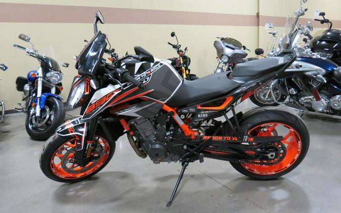 2021 KTM 890 Duke R