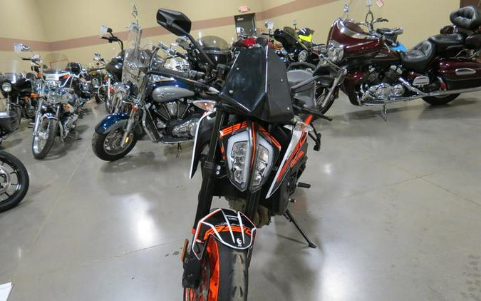 2021 KTM 890 Duke R