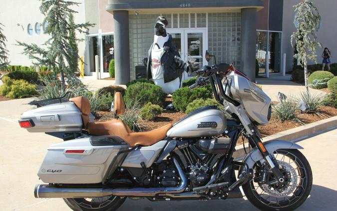 2023 Harley-Davidson CVO Street Glide Dark Platinum