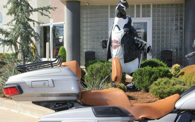 2023 Harley-Davidson CVO Street Glide Dark Platinum
