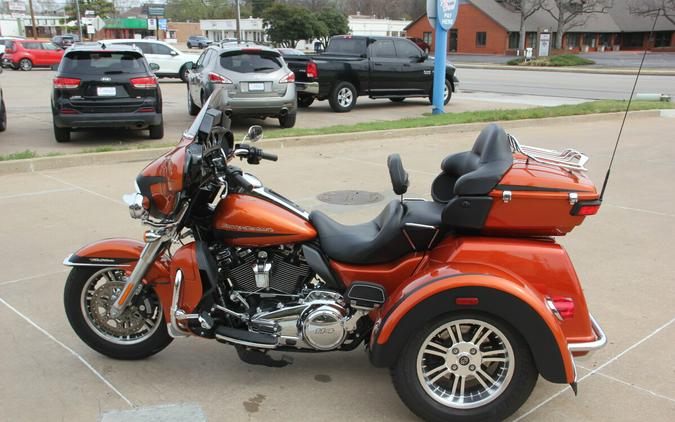 2019 Harley-Davidson Tri Glide Ultra Scorched Orange/Black Denim