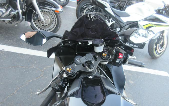 2022 YAMAHA YZF-R1