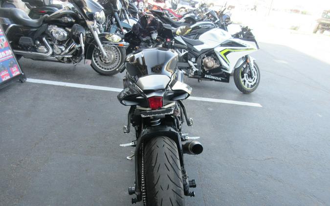 2022 YAMAHA YZF-R1