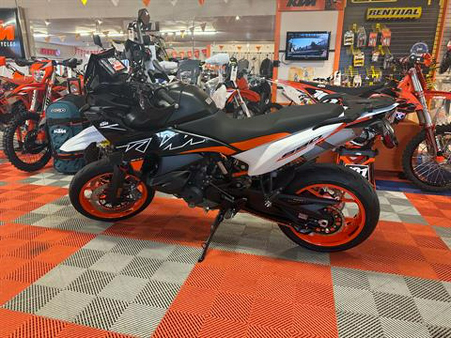 2024 KTM 890 SMT