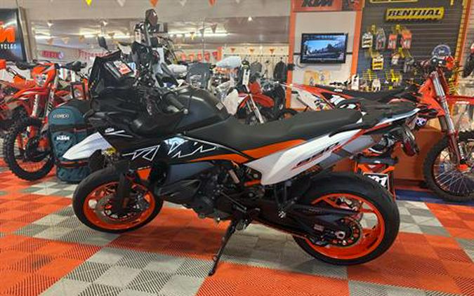 2024 KTM 890 SMT