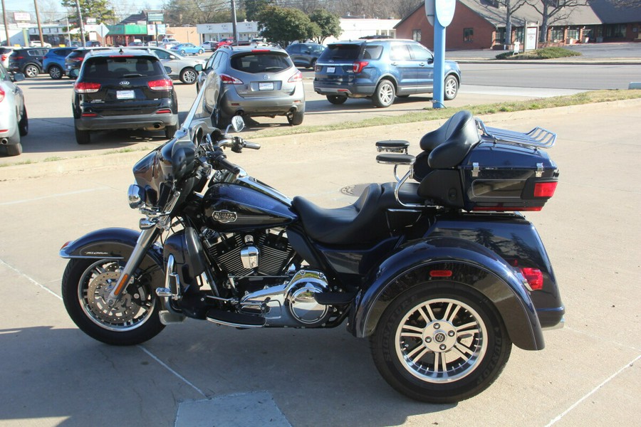 2012 Harley-Davidson Tri Glide Ultra BIG BLUE/V BLK W/ PINSTRIPE