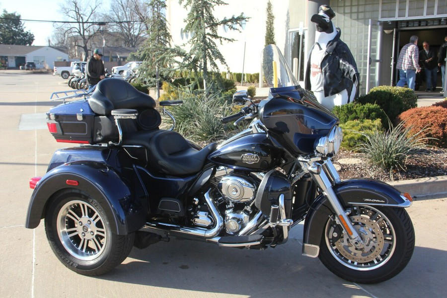 2012 Harley-Davidson Tri Glide Ultra BIG BLUE/V BLK W/ PINSTRIPE
