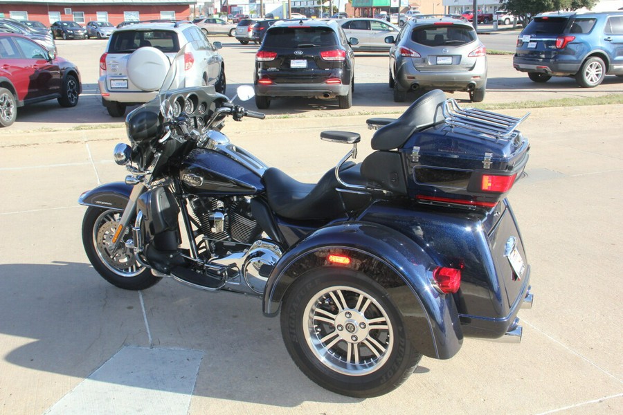 2012 Harley-Davidson Tri Glide Ultra BIG BLUE/V BLK W/ PINSTRIPE