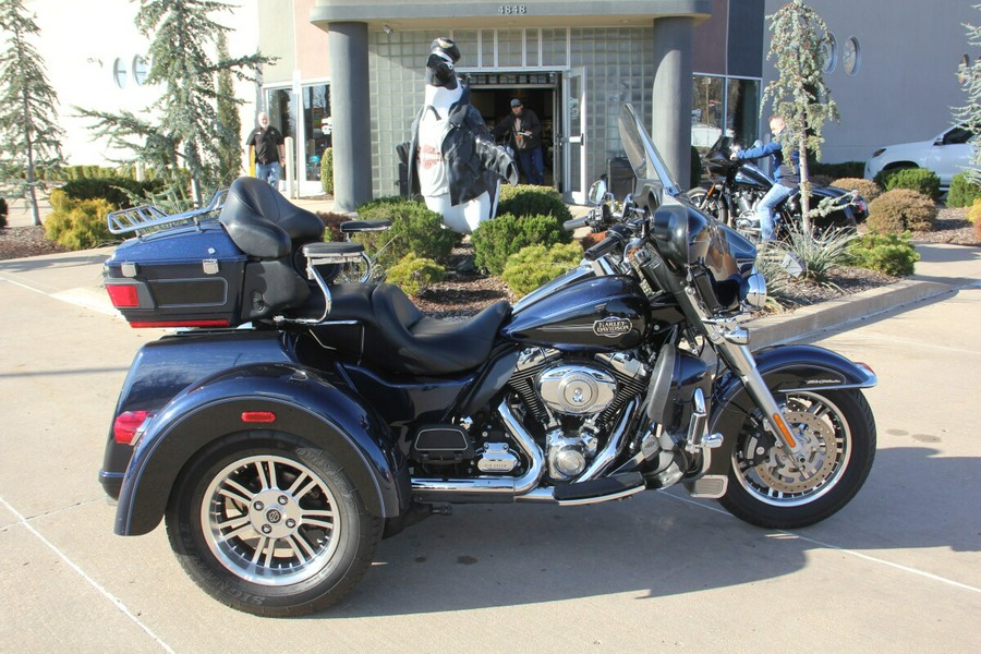 2012 Harley-Davidson Tri Glide Ultra BIG BLUE/V BLK W/ PINSTRIPE