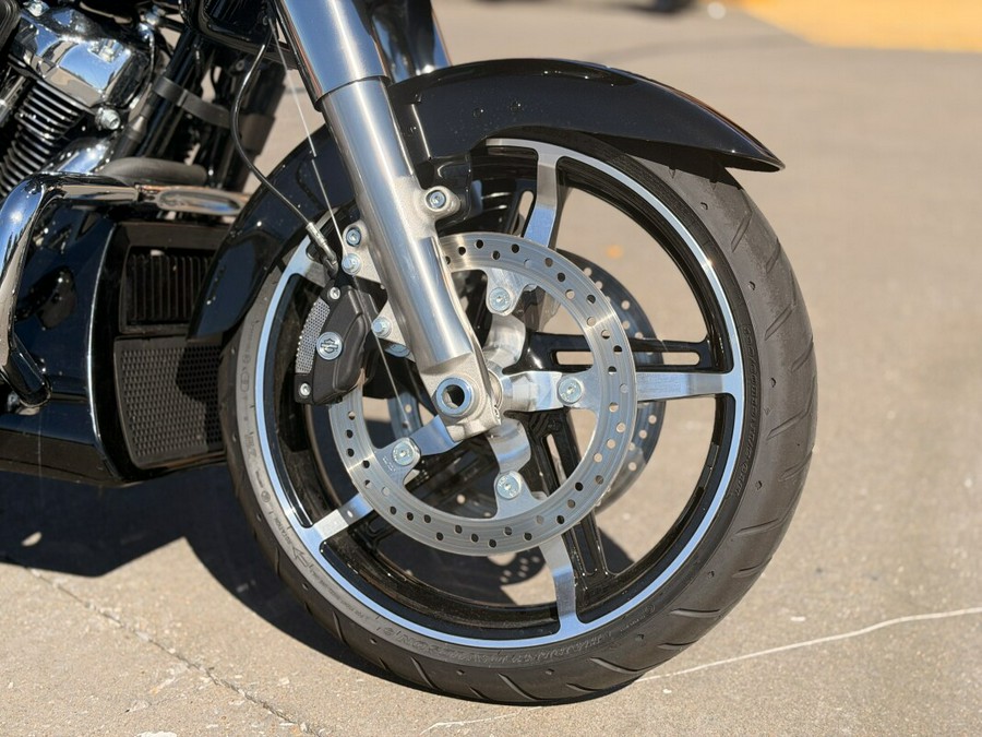 2025 Harley-Davidson® Road Glide® Vivid Black w/ El Roy Pinstriping