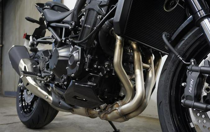 2025 Kawasaki Z900 ABS Metallic Spark Black/Metallic Carbon Gray