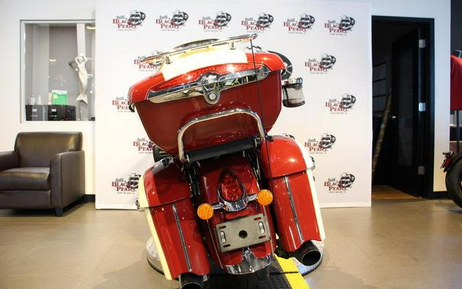 2016 Indian Motorcycle® 2016 ROADMASTER INDIAN RED/ WILLOW CREAM