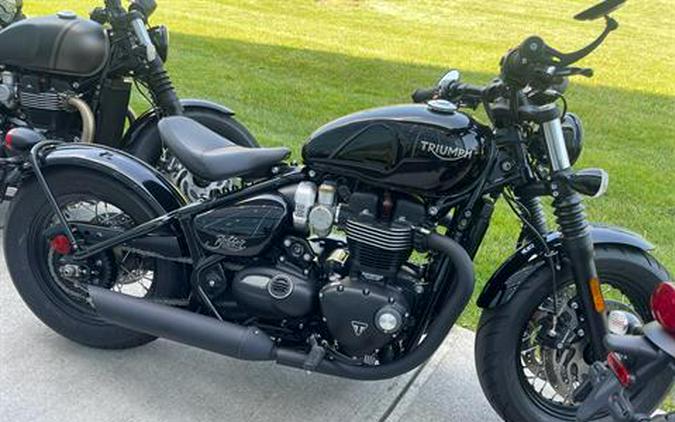 2019 Indian Scout Bobber vs. Triumph Bonneville Bobber Black: Comparison Review