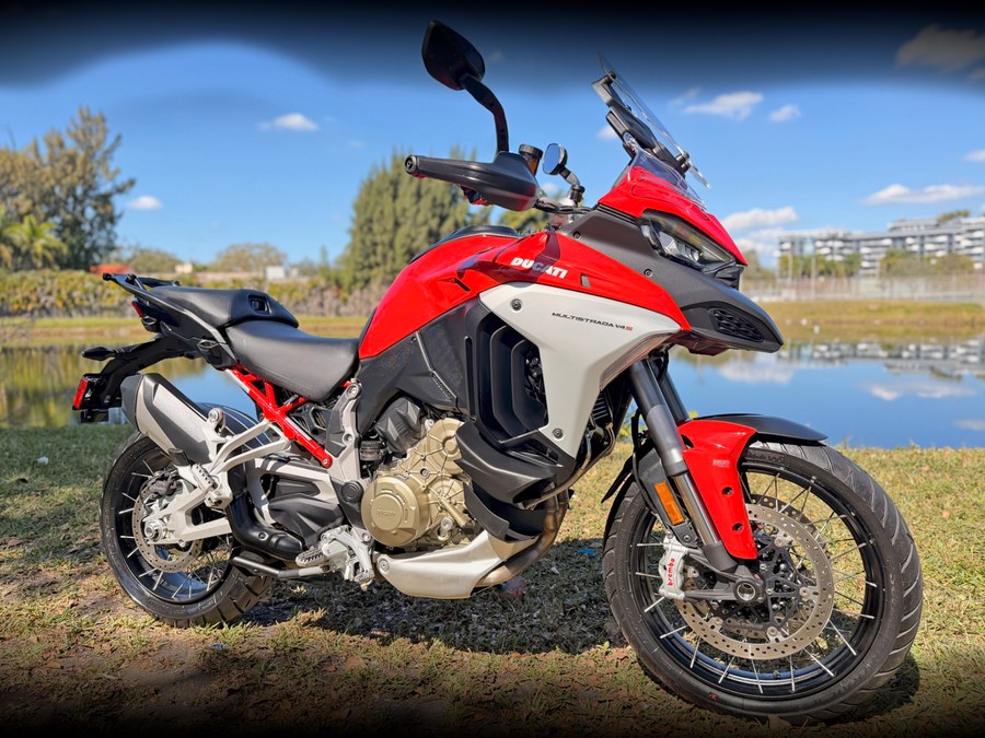 2022 Ducati Multistrada V4 S Travel & Radar