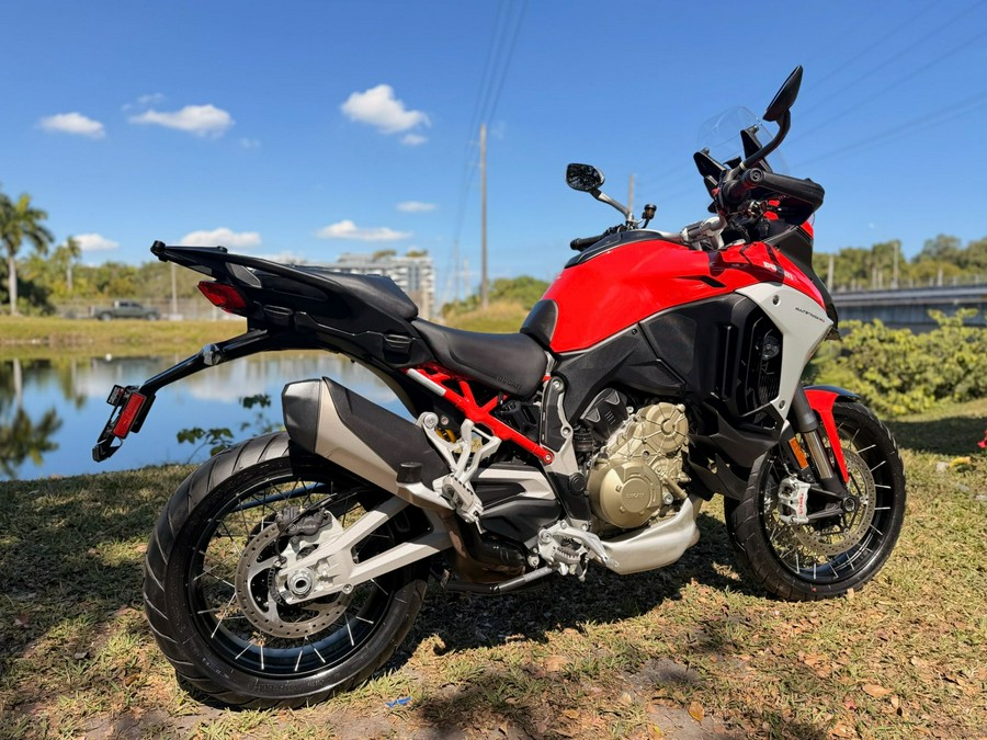 2022 Ducati Multistrada V4 S Travel & Radar