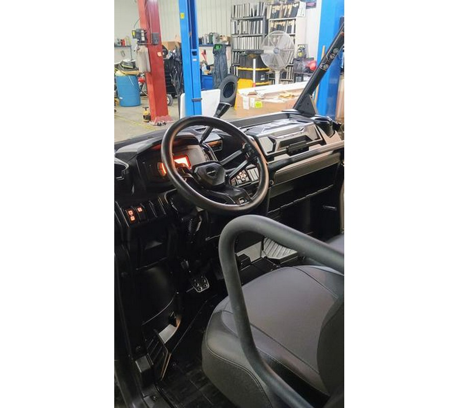 2025 Can-Am® Defender XT HD10