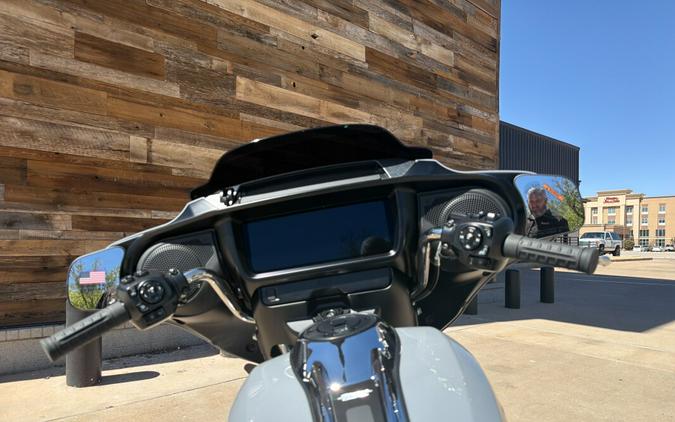 2026 Harley-Davidson® Street Glide® Dark Billiard Gray Chrome Trim
