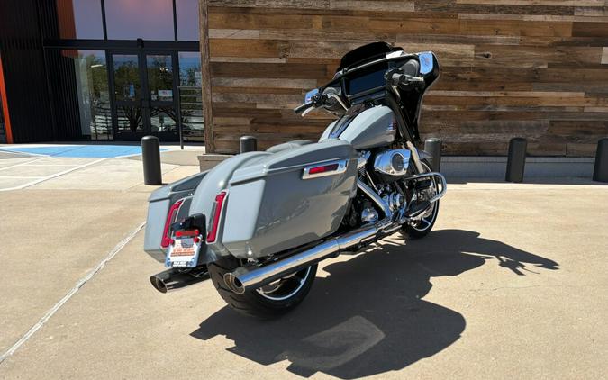 2026 Harley-Davidson® Street Glide® Dark Billiard Gray Chrome Trim