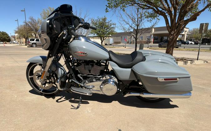2026 Harley-Davidson® Street Glide® Dark Billiard Gray Chrome Trim