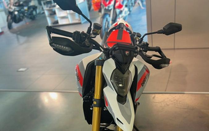 2027 Ducati HYPERMOTARD V2 SP
