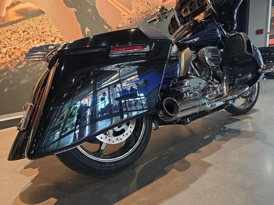 2016 Harley-Davidson® FLHXSE - CVO™ Street Glide®