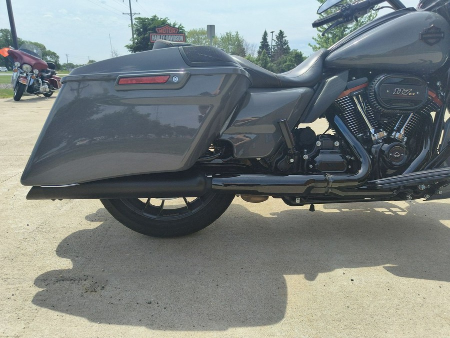 2022 Harley-Davidson® CVO™ Street Glide® Hightail Yellow Pearl