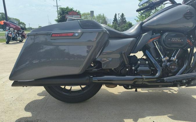 2022 Harley-Davidson® CVO™ Street Glide® Hightail Yellow Pearl