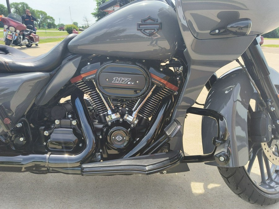 2022 Harley-Davidson® CVO™ Street Glide® Hightail Yellow Pearl