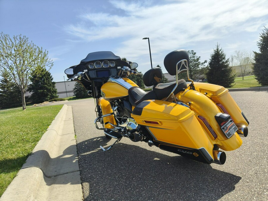 2022 Harley-Davidson® CVO™ Street Glide® Hightail Yellow Pearl