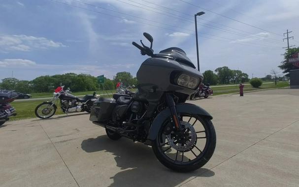 2022 Harley-Davidson® CVO™ Street Glide® Hightail Yellow Pearl