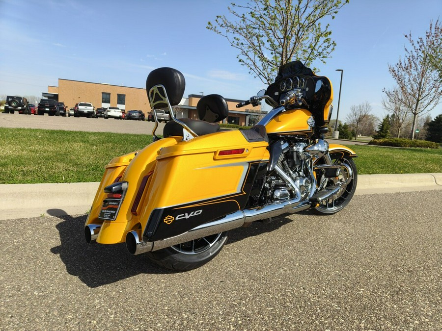2022 Harley-Davidson® CVO™ Street Glide® Hightail Yellow Pearl