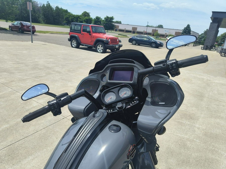 2022 Harley-Davidson® CVO™ Street Glide® Hightail Yellow Pearl