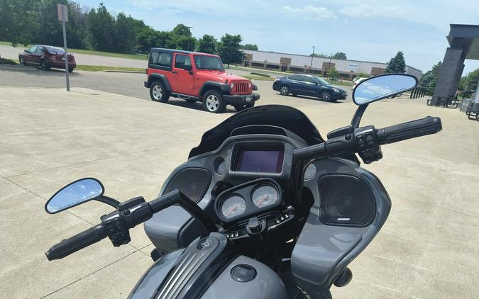 2022 Harley-Davidson® CVO™ Street Glide® Hightail Yellow Pearl