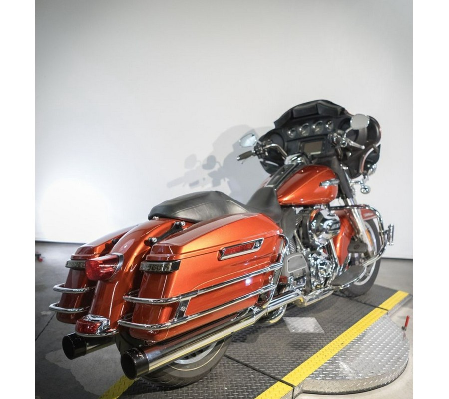 2014 Harley-Davidson® FLHTCU - Electra Glide® Ultra Classic®