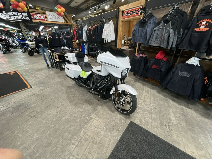 2024 Harley-Davidson Street Glide® White Onyx Pearl - Chopped Tour Pack-Bars and more....