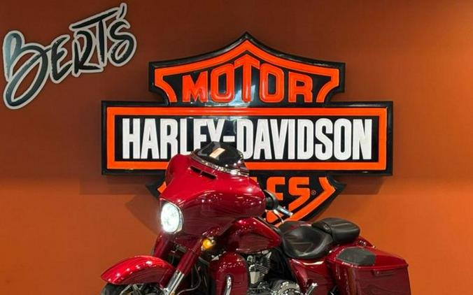 2016 Harley-Davidson® FLHXSE - CVO™ Street Glide®