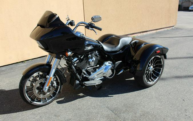 Harley-Davidson® Road Glide 3 2024 FLTRT 852393T VIVID BLACK W/ PINSTRIPE