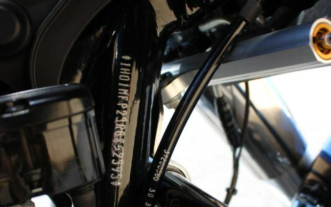 Harley-Davidson® Road Glide 3 2024 FLTRT 852393T VIVID BLACK W/ PINSTRIPE