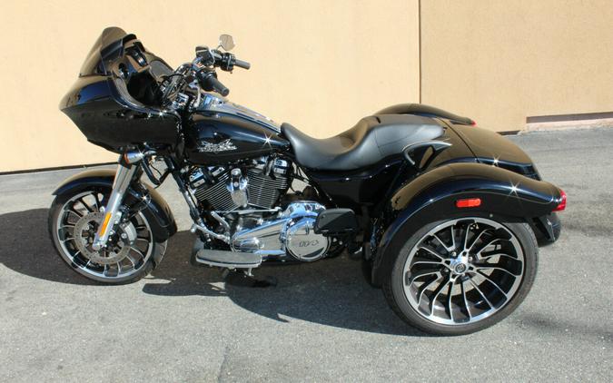 Harley-Davidson® Road Glide 3 2024 FLTRT 852393T VIVID BLACK W/ PINSTRIPE