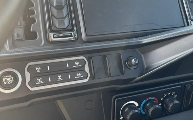 2026 Can-Am Defender MAX XT CAB HD11