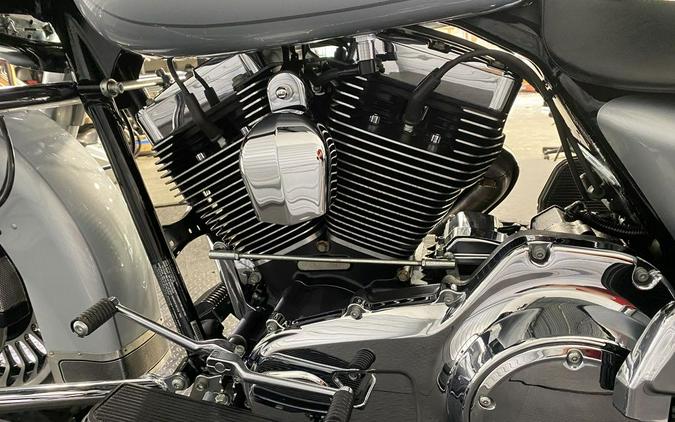 2011 Harley-Davidson® FLHTC - Electra Glide® Classic