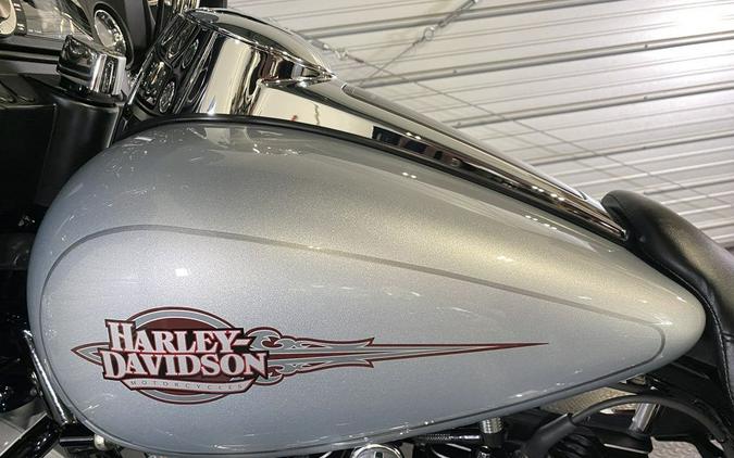 2011 Harley-Davidson® FLHTC - Electra Glide® Classic