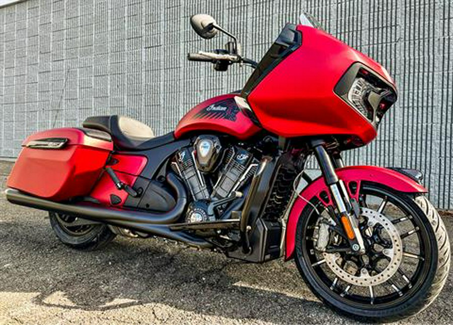 2024 Indian Motorcycle Challenger® Dark Horse® with PowerBand Audio Package