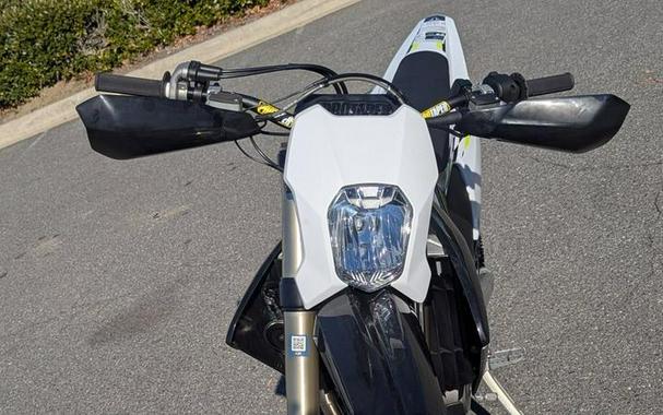2026 Triumph TF 250-E Jet Black/Pure White