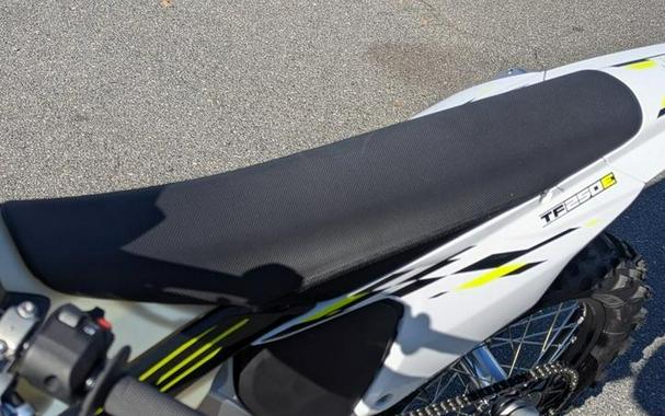 2026 Triumph TF 250-E Jet Black/Pure White
