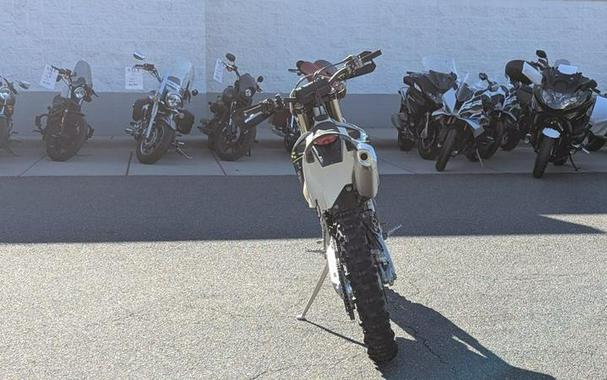 2026 Triumph TF 250-E Jet Black/Pure White