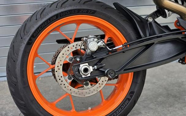 2022 KTM Duke 890 R