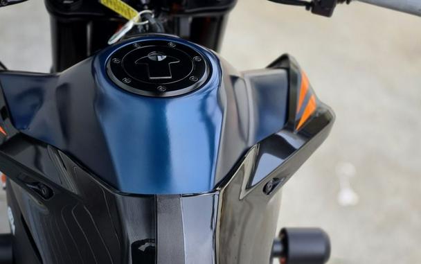 2022 KTM Duke 890 R