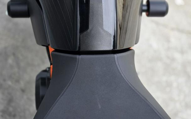 2022 KTM Duke 890 R